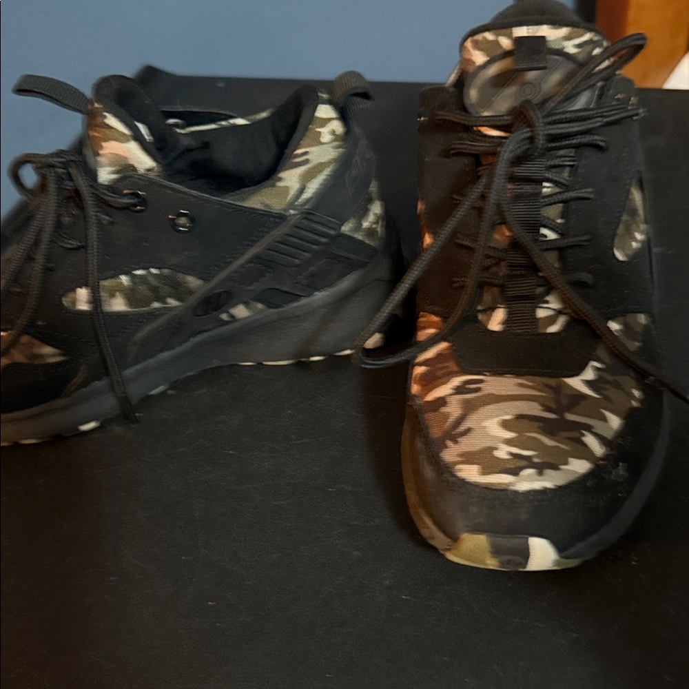 Heelys Black and Camouflage Kids Sneakers